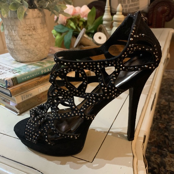Zigisoho Heels - Picture 2 of 3